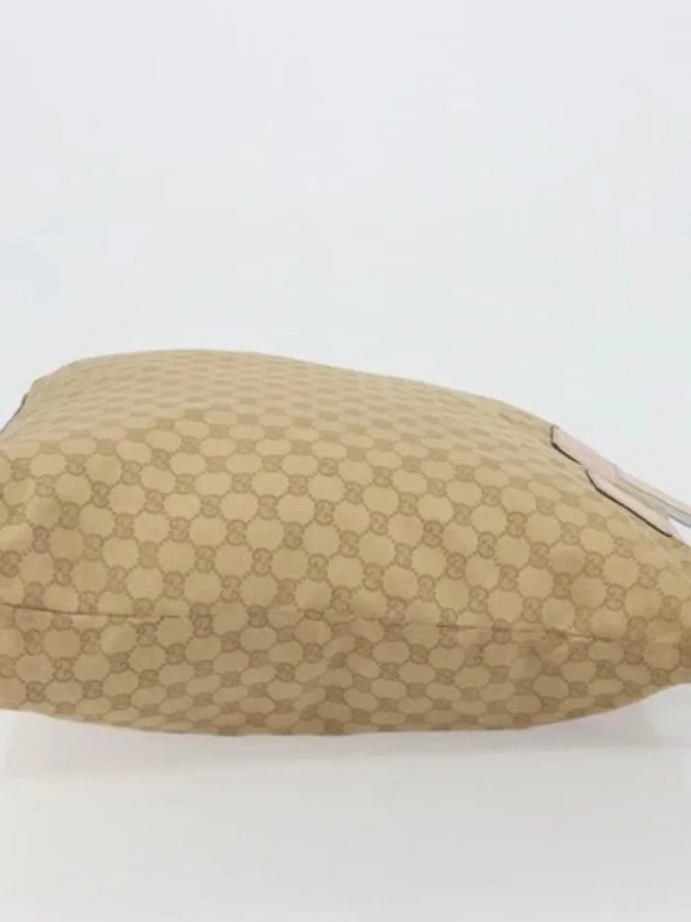 Gucci brand	gucci color	beige